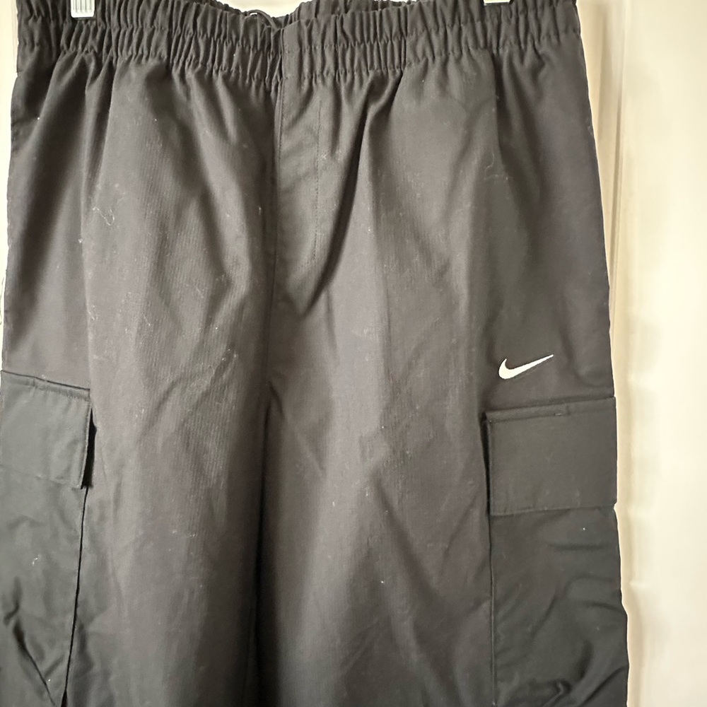 Nike Women's Green Cargo Joggers - Picture 10 of 13